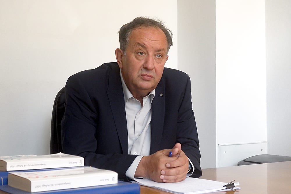 Advokat Almin Dautbegović upozorava na neravnopravan odnos prema političarima protiv kojih se vode istrage ili sudski postupci u odnosu na zaposlene u drugim djelatnostima, kao npr. u policiji (Foto: CIN)