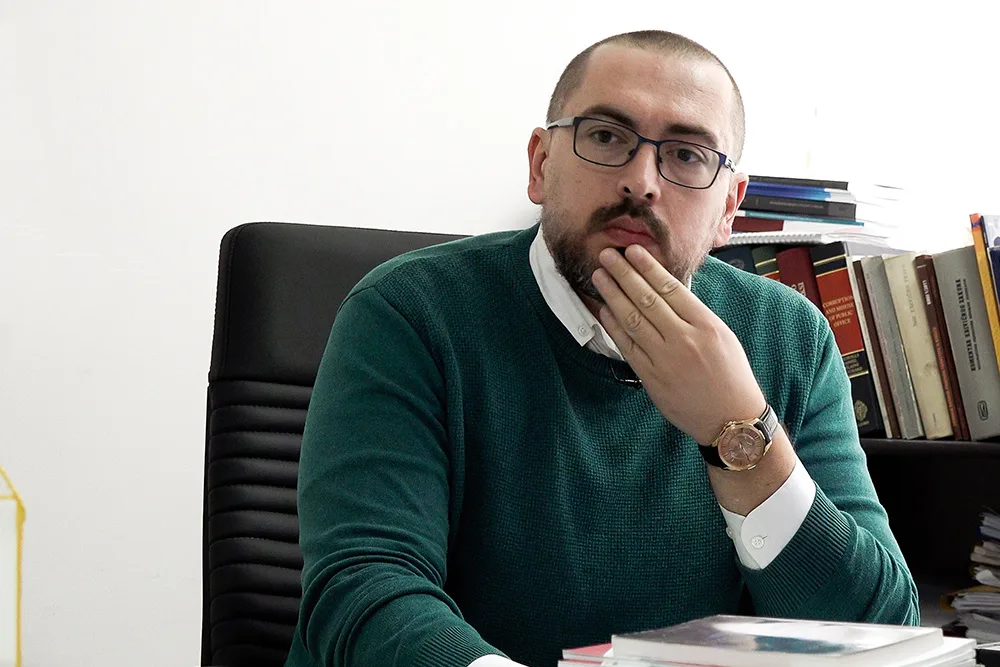 Adnan Tulić, zamjenik glavne tužiteljice Tužilaštva USK-a, kaže da su izdavanje lažnih ljekarskih uvjerenja otkrili slučajno, preslušavanjem presretnutih telefonskih razgovara tokom istrage u drugom predmetu (Foto: CIN)