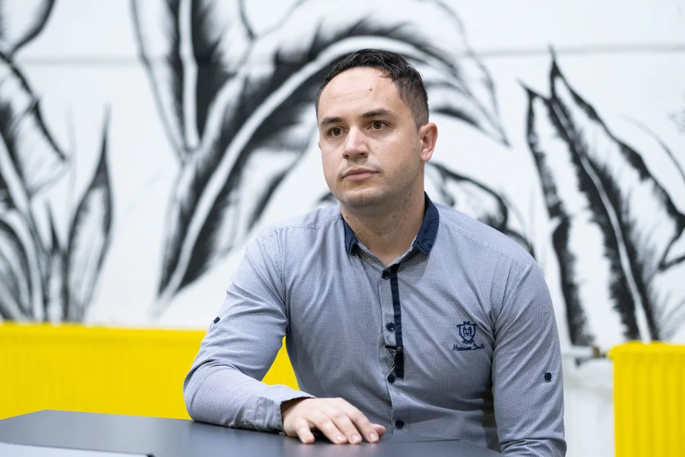Aladin Žunić, predsjednik Udruženja za promociju sigurnosti u saobraćaju iz Cazina, smatra da je najvažnije da vozači imaju validno ljekarsko uvjerenje bez kojeg ne mogu polagati vozački ispit (Foto: CIN)