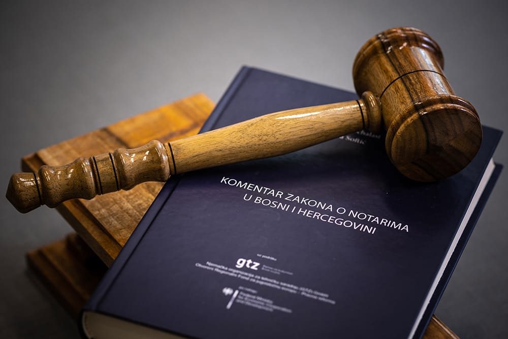 Težak put do odštete za notarske greške_Naslovna