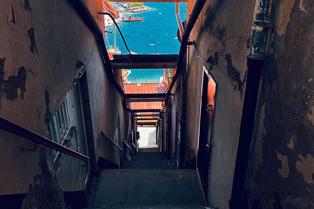 Objekat odmarališta u Neumu je godinama u trošnom stanju (Foto: CIN)