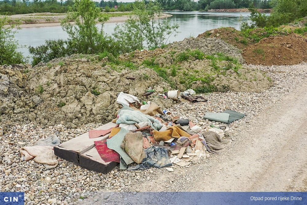 013_Otpad-pored-rijeke-Drine