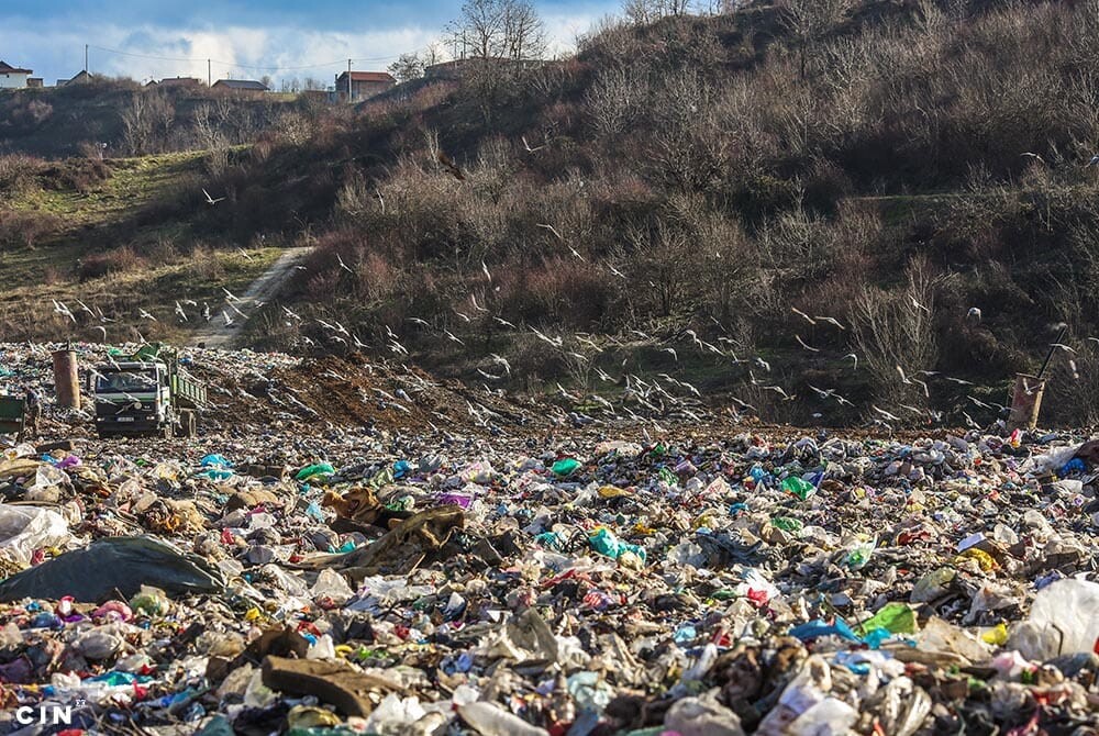 Kamion-KJKP-Rad-istovara-otpad.