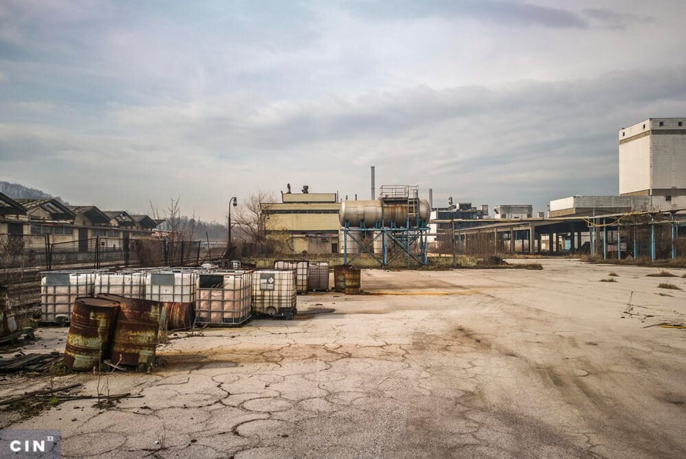 Napusteno-postrojenje-u-krugu-HAK-a-Tuzla