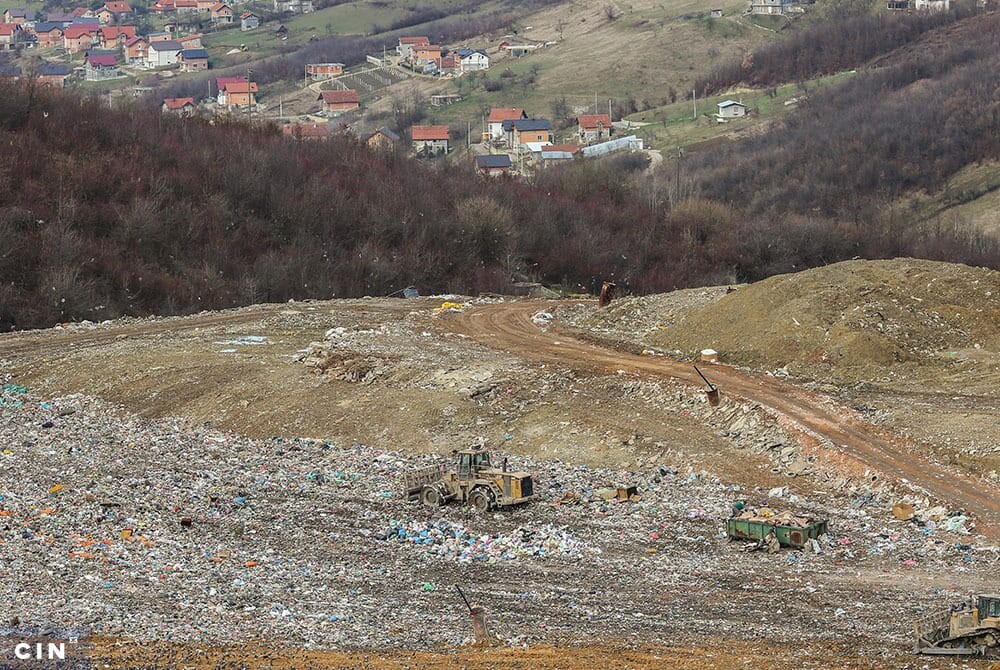 Pogled-na-plohu-sa-gornjeg-dijela-deponije.