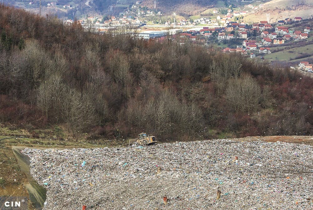 Pogleda-sa-deponije-Smiljevici-na-naselje-Zabrde.