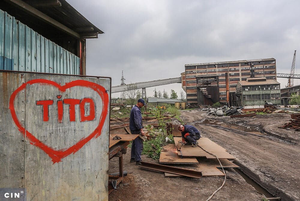Radnici-ispred-objekta-separacije