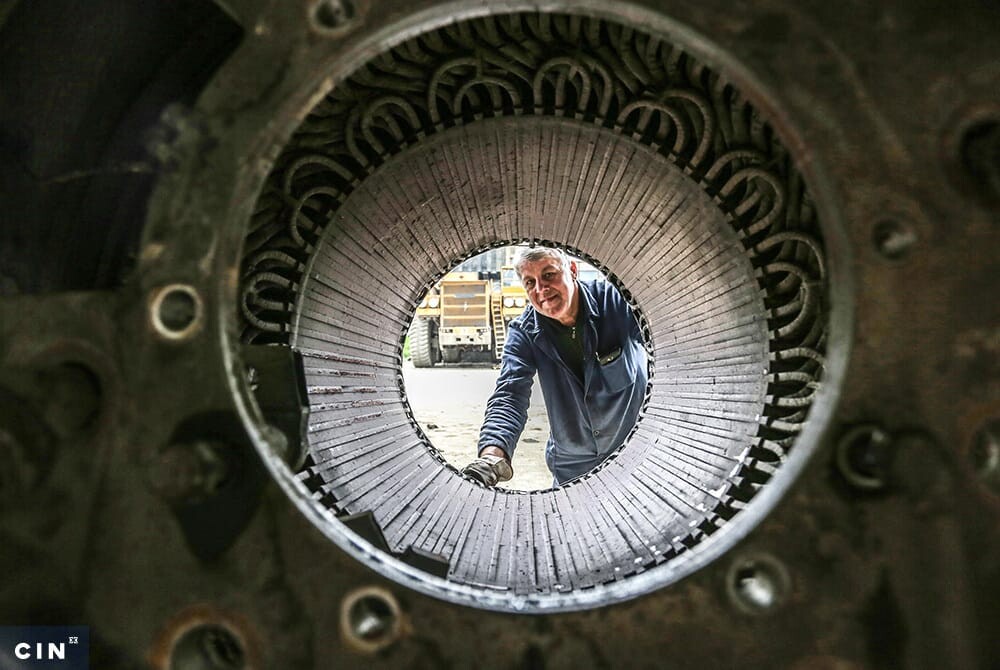 Zaposlenik-mehanicarskog-odjela-na-povrsinskom-kopu-Visca