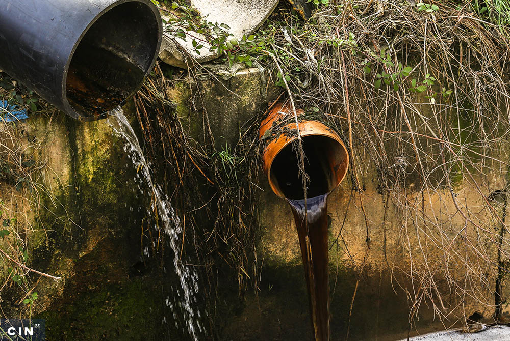 Neprečišćena-voda-iz-deponije-se-ulijeva-u-Lepenički-potok.